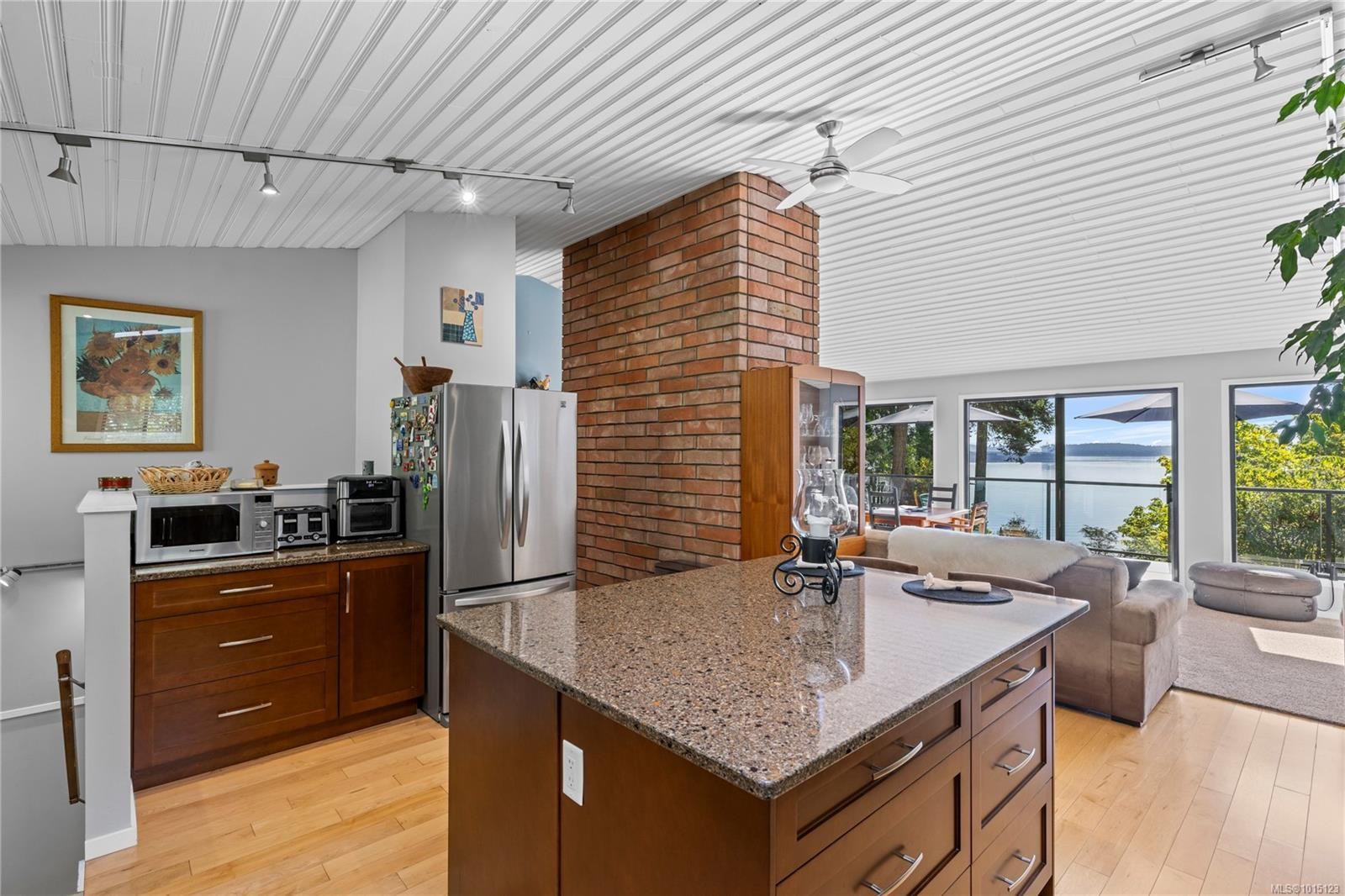 2530 Spring Beach Dr, Gabriola Island, BC