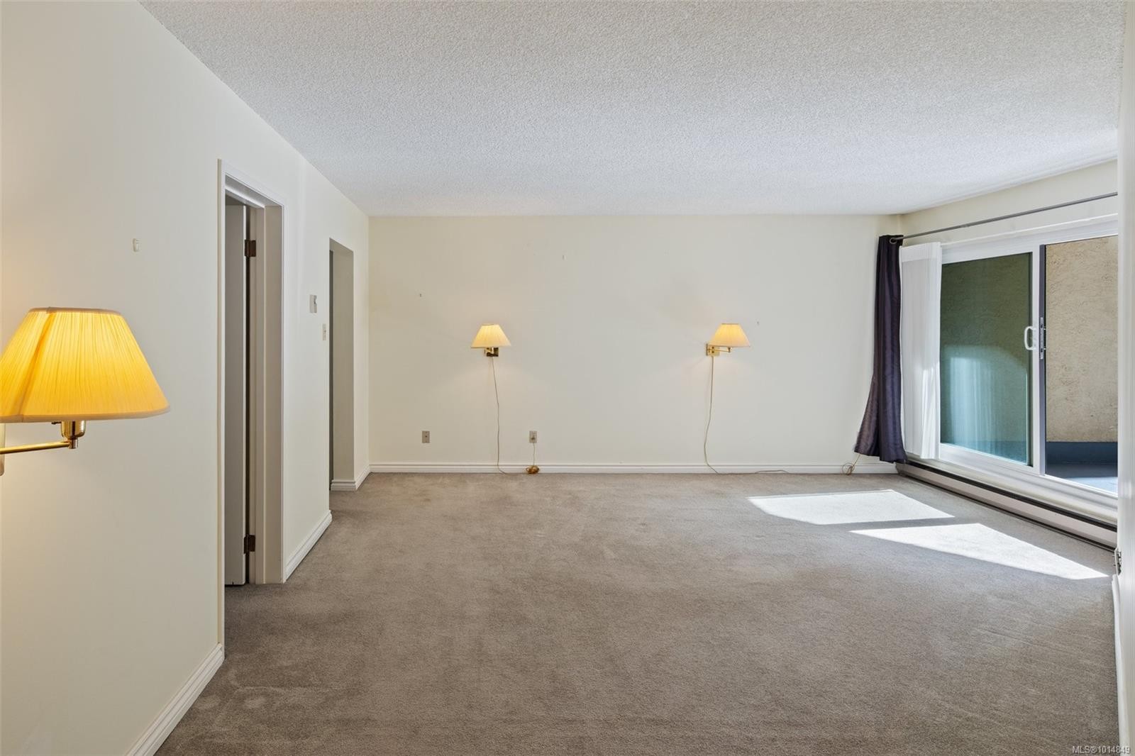 108-1149 Rockland Ave, Victoria, BC - Indoor Photo Showing Other Room