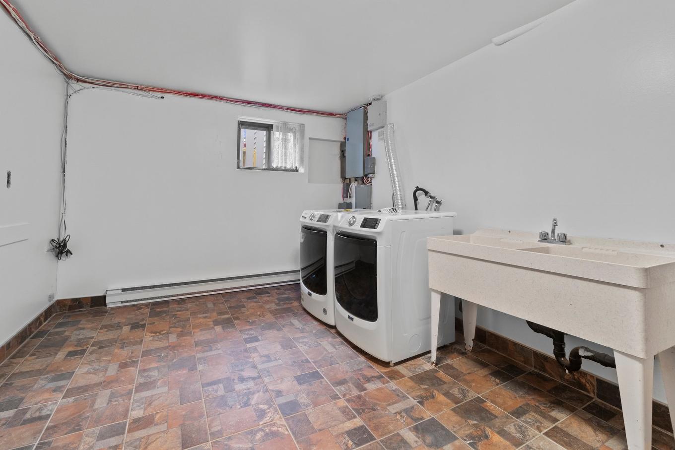 Laundry room - 3018 Rue William, Longueuil (Saint-Hubert), QC - Indoor Photo Showing Laundry Room