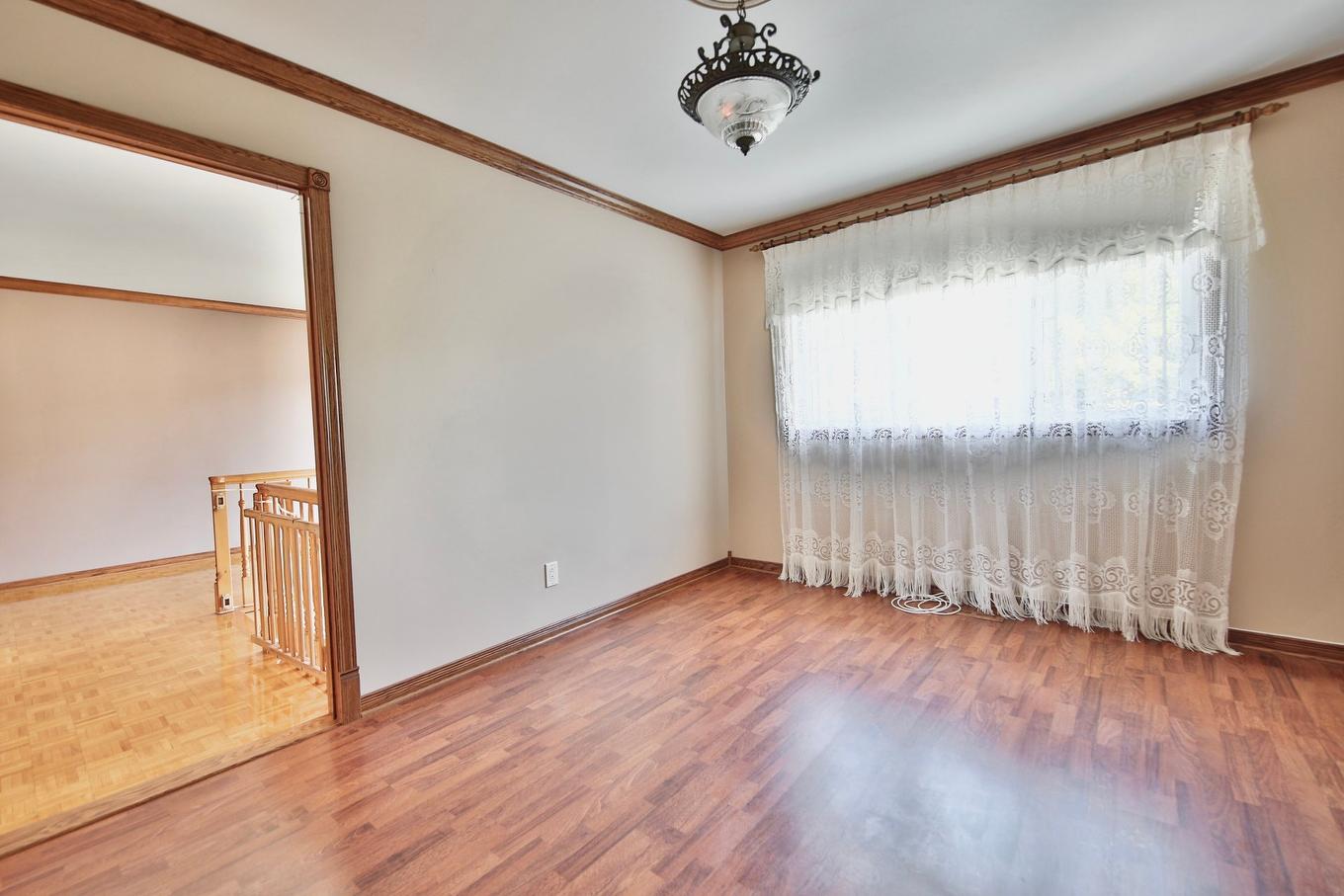 Living room - 820 Rue Martin, Longueuil (Saint-Hubert), QC - Indoor Photo Showing Other Room