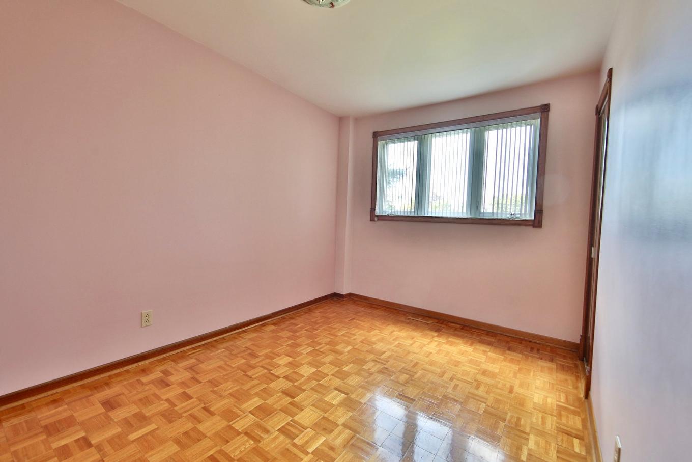 Bedroom - 820 Rue Martin, Longueuil (Saint-Hubert), QC - Indoor Photo Showing Other Room