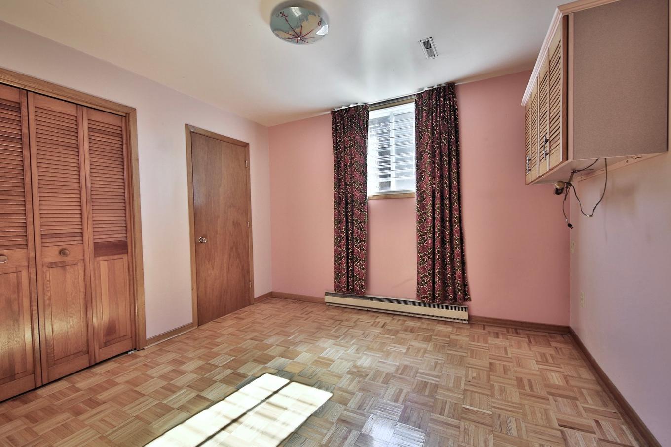 Bedroom - 820 Rue Martin, Longueuil (Saint-Hubert), QC - Indoor Photo Showing Other Room