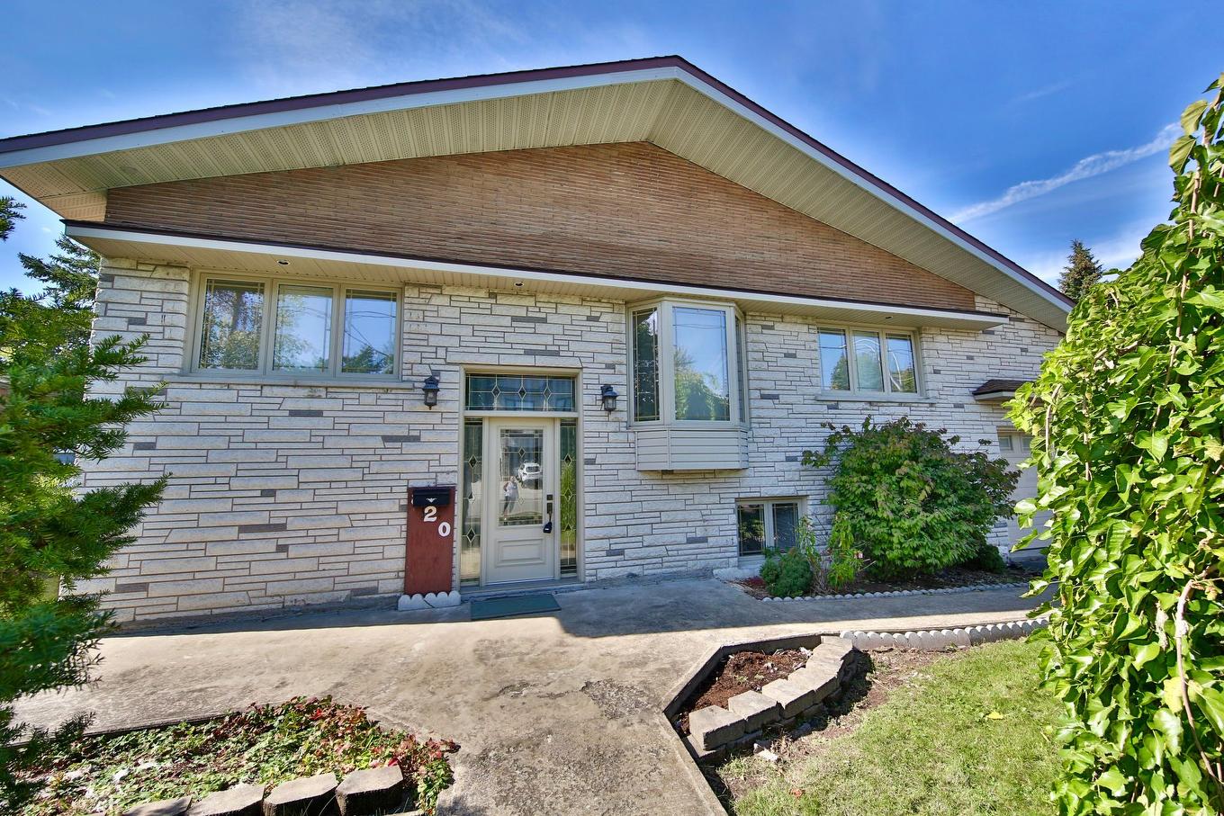 Frontage - 820 Rue Martin, Longueuil (Saint-Hubert), QC - Outdoor