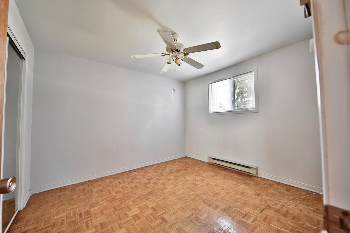 Bedroom - 820 Rue Martin, Longueuil (Saint-Hubert), QC - Indoor Photo Showing Other Room