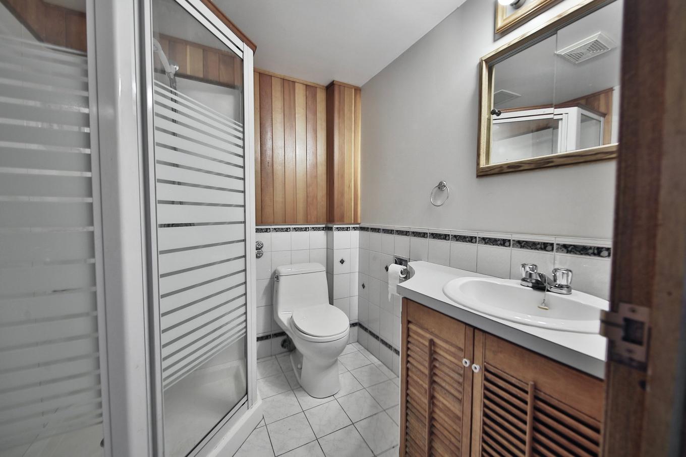 Bathroom - 820 Rue Martin, Longueuil (Saint-Hubert), QC - Indoor Photo Showing Bathroom