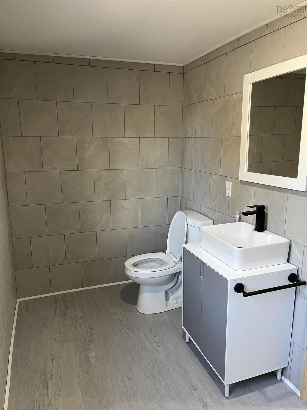 9744 Highway 8, Caledonia, NS