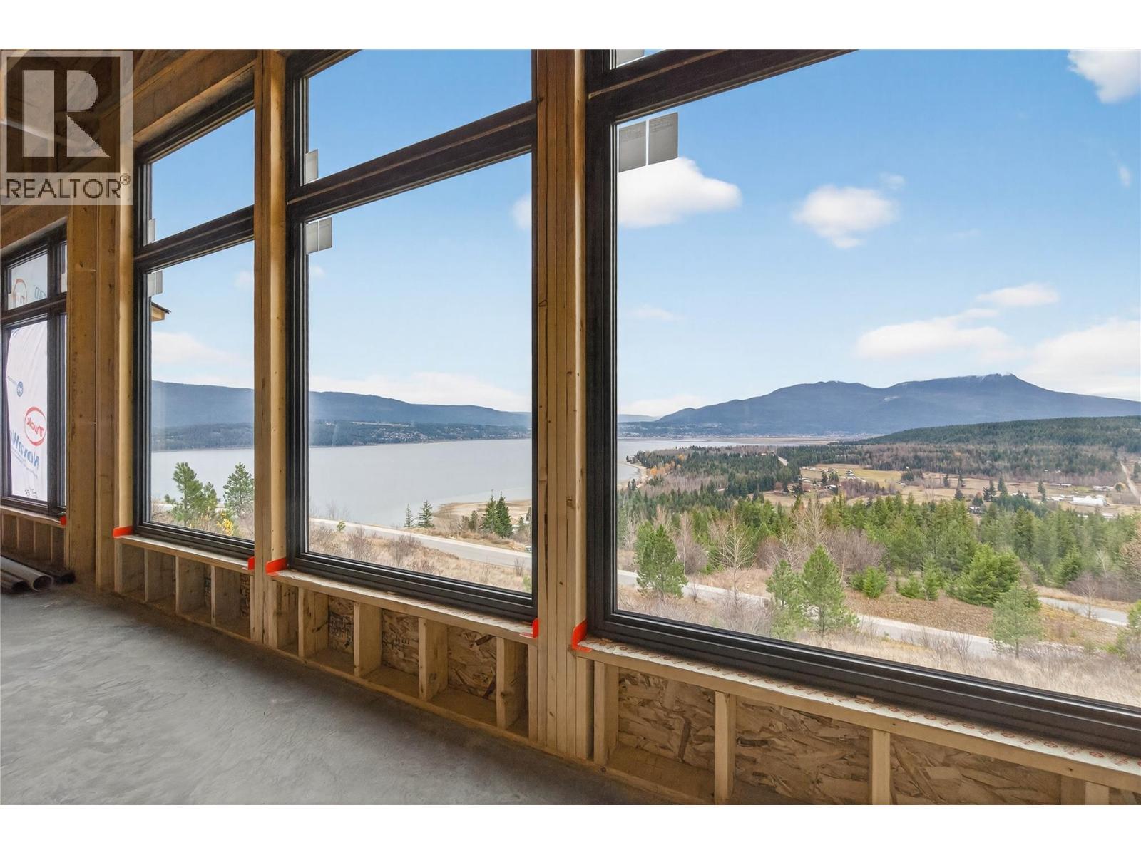 4 Kault Hill Road Unit# 5 Lot# 6, Tappen, BC - Indoor Photo Showing Other Room With Body Of Water