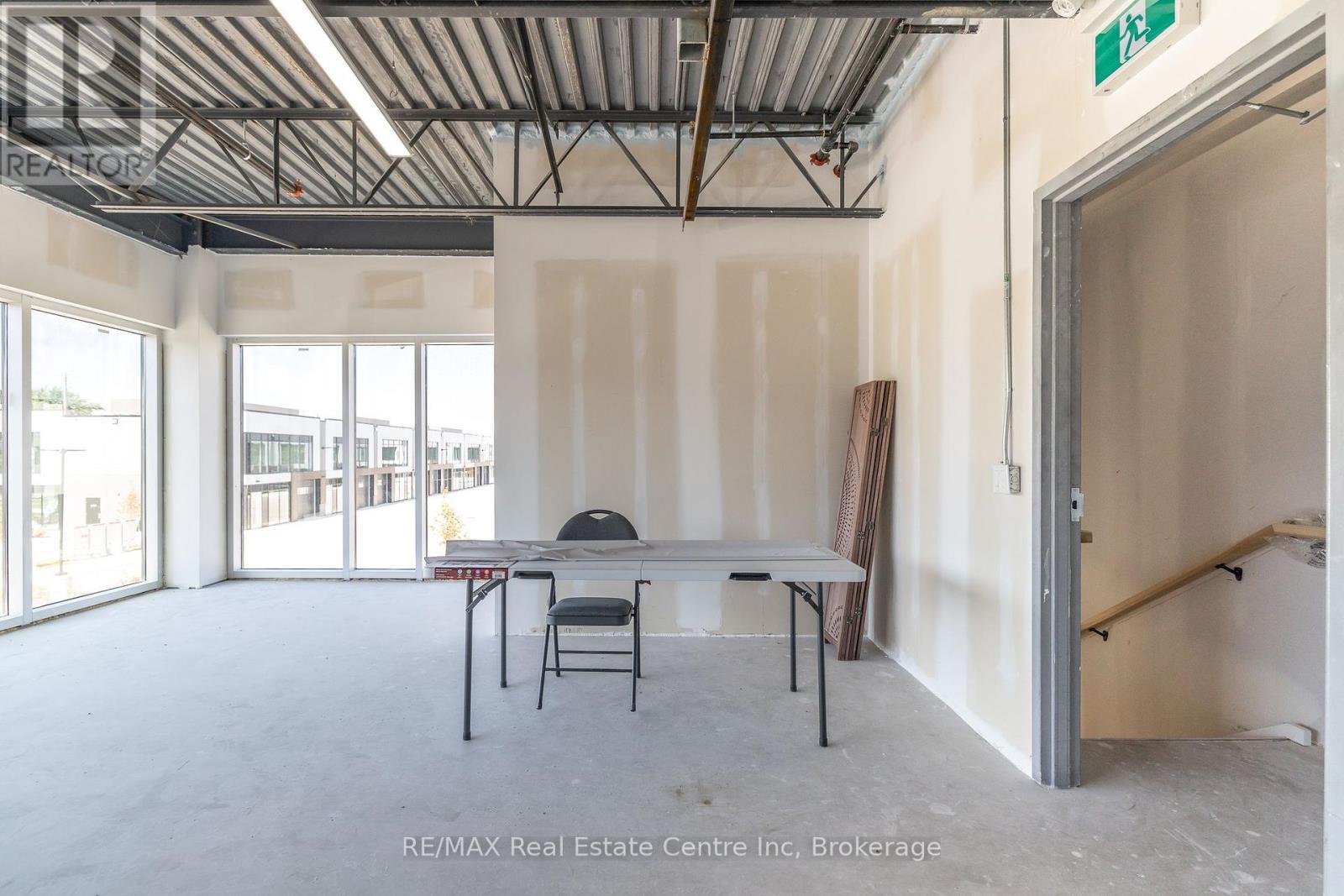 8 - 587 Hanlon Creek Boulevard, Guelph (Kortright Hills), ON