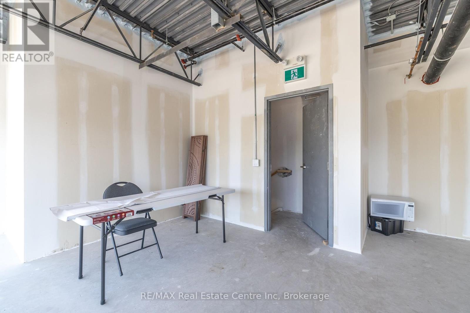 8 - 587 Hanlon Creek Boulevard, Guelph (Kortright Hills), ON