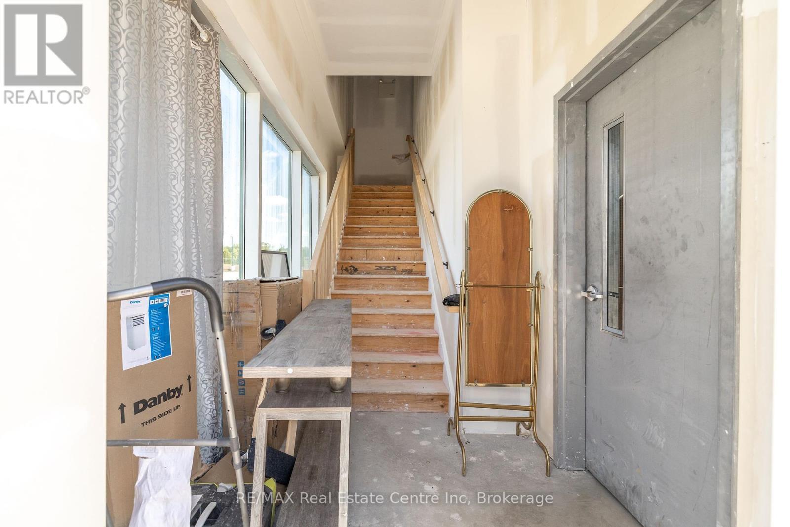 8 - 587 Hanlon Creek Boulevard, Guelph (Kortright Hills), ON