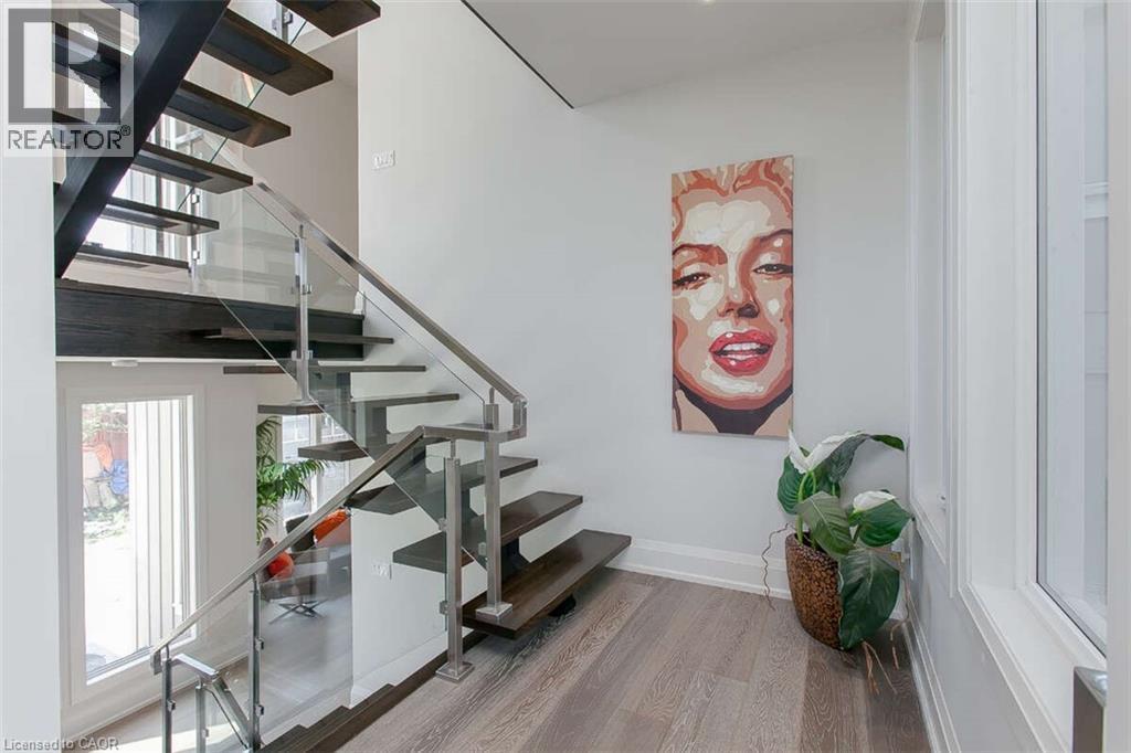 975 Beach Boulevard, Hamilton, ON - Indoor Photo Showing Other Room