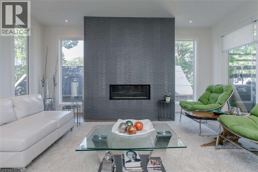 975 Beach Boulevard, Hamilton, ON - Indoor Photo Showing Living Room With Fireplace