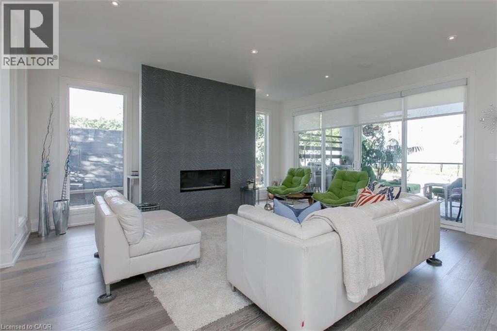 975 Beach Boulevard, Hamilton, ON - Indoor Photo Showing Living Room With Fireplace