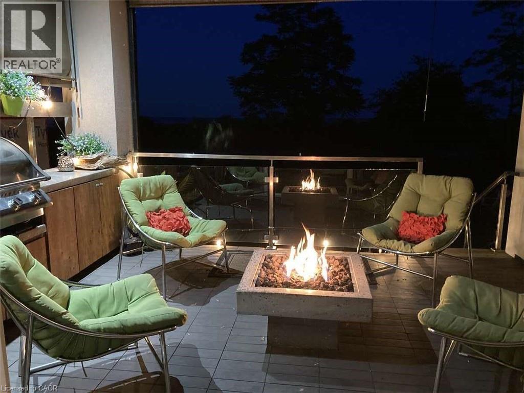 975 Beach Boulevard, Hamilton, ON - With Exterior