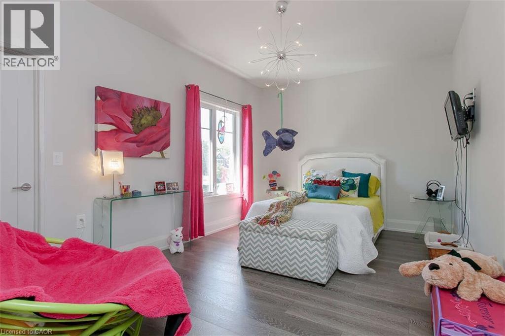 975 Beach Boulevard, Hamilton, ON - Indoor Photo Showing Bedroom