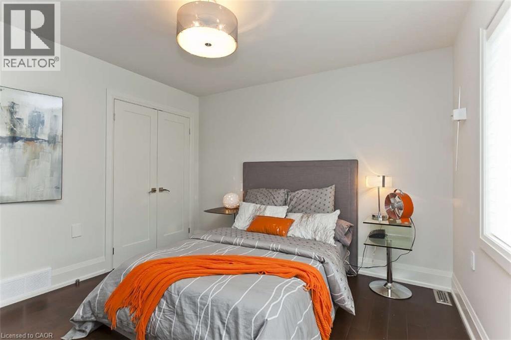 975 Beach Boulevard, Hamilton, ON - Indoor Photo Showing Bedroom