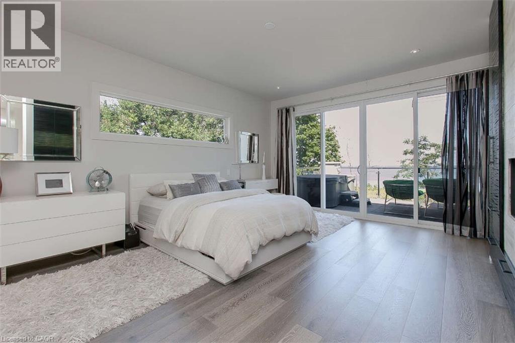 975 Beach Boulevard, Hamilton, ON - Indoor Photo Showing Bedroom