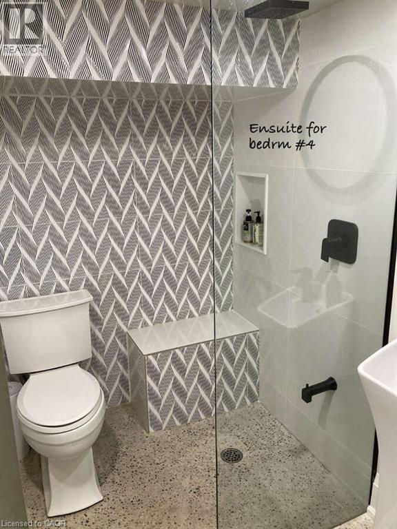 975 Beach Boulevard, Hamilton, ON - Indoor Photo Showing Bathroom