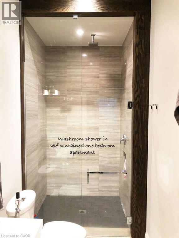 975 Beach Boulevard, Hamilton, ON - Indoor Photo Showing Bathroom