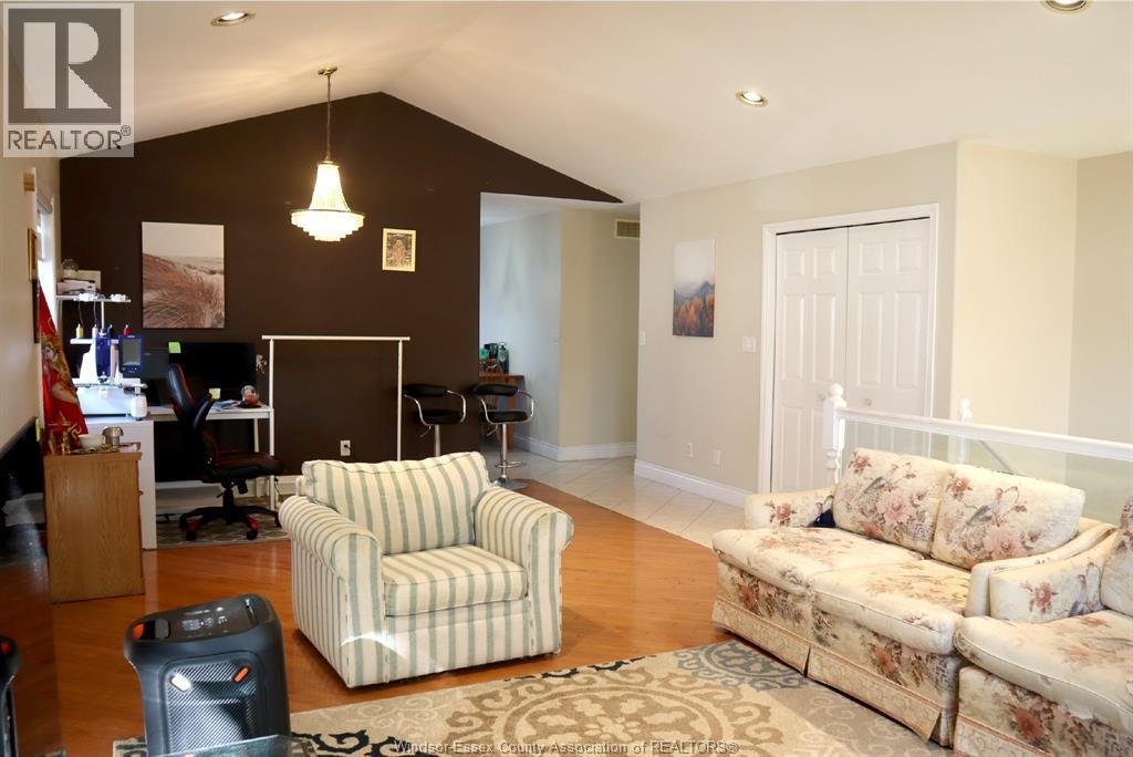 1432 Meridian Street Unit# Upper, Windsor, ON - Indoor Photo Showing Living Room