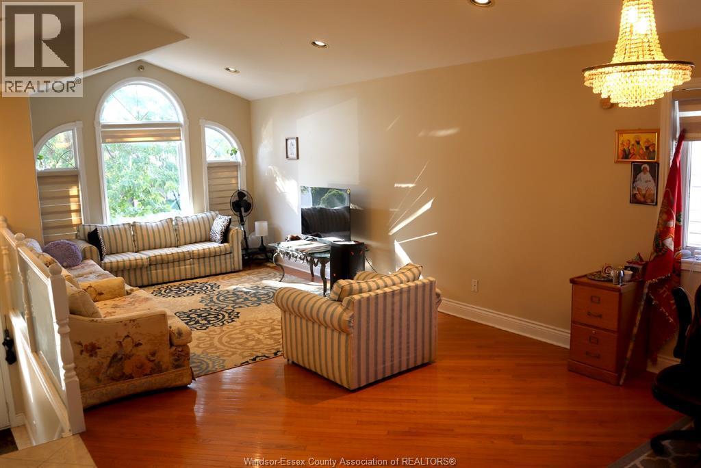 1432 Meridian Street Unit# Upper, Windsor, ON - Indoor Photo Showing Living Room