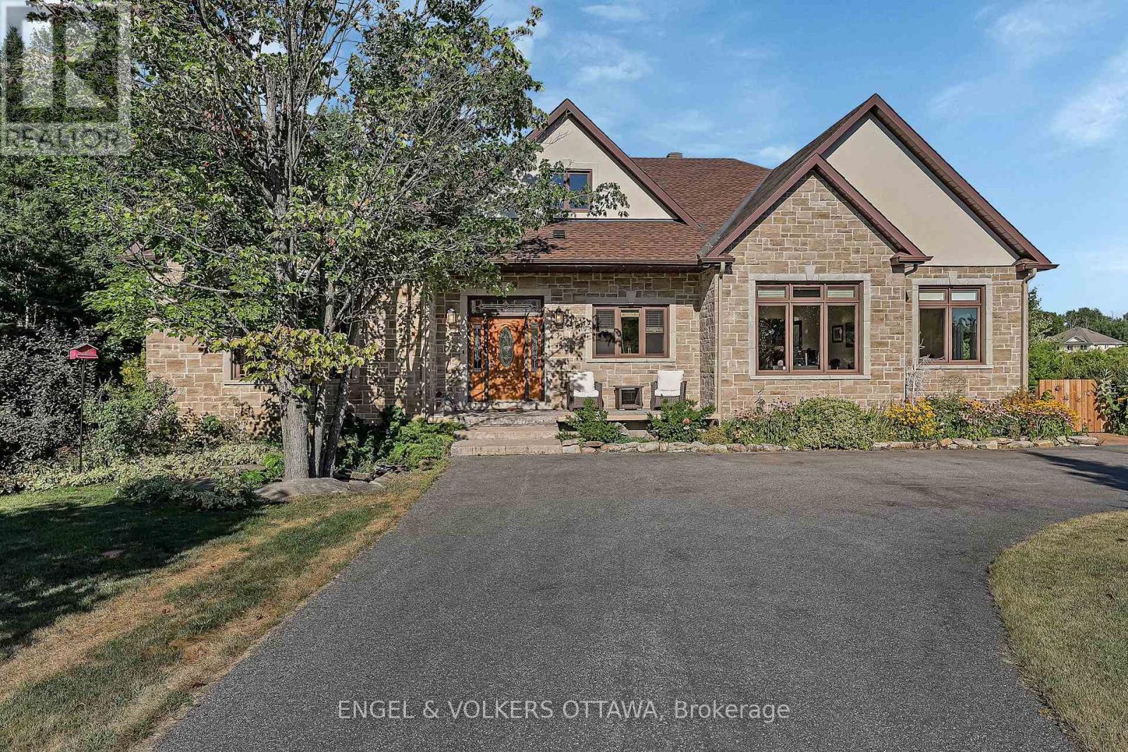 1836 Whitemarsh Crescent, Ottawa, ON - Outdoor