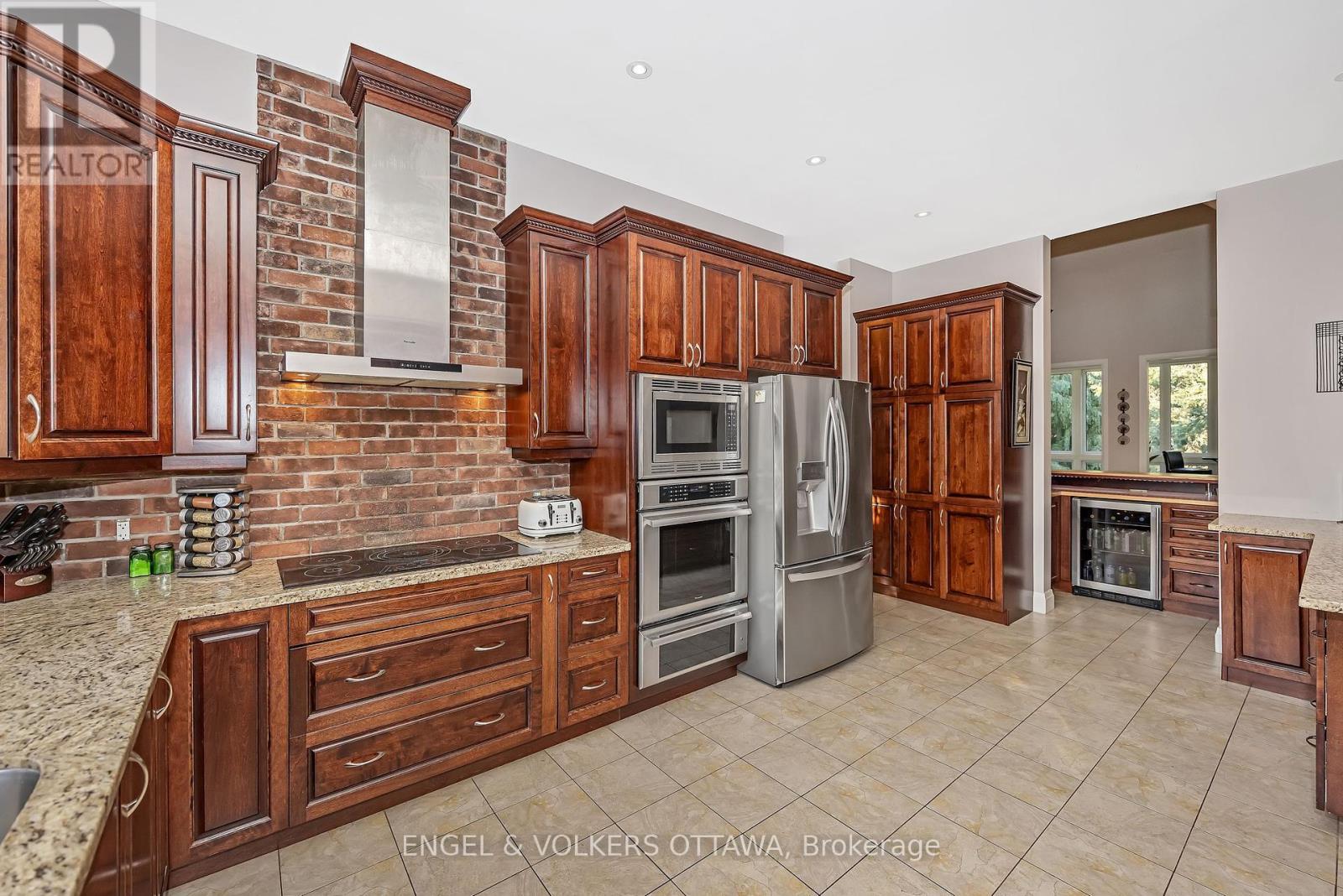 1836 Whitemarsh Crescent, Ottawa, ON - Indoor Photo Showing Kitchen