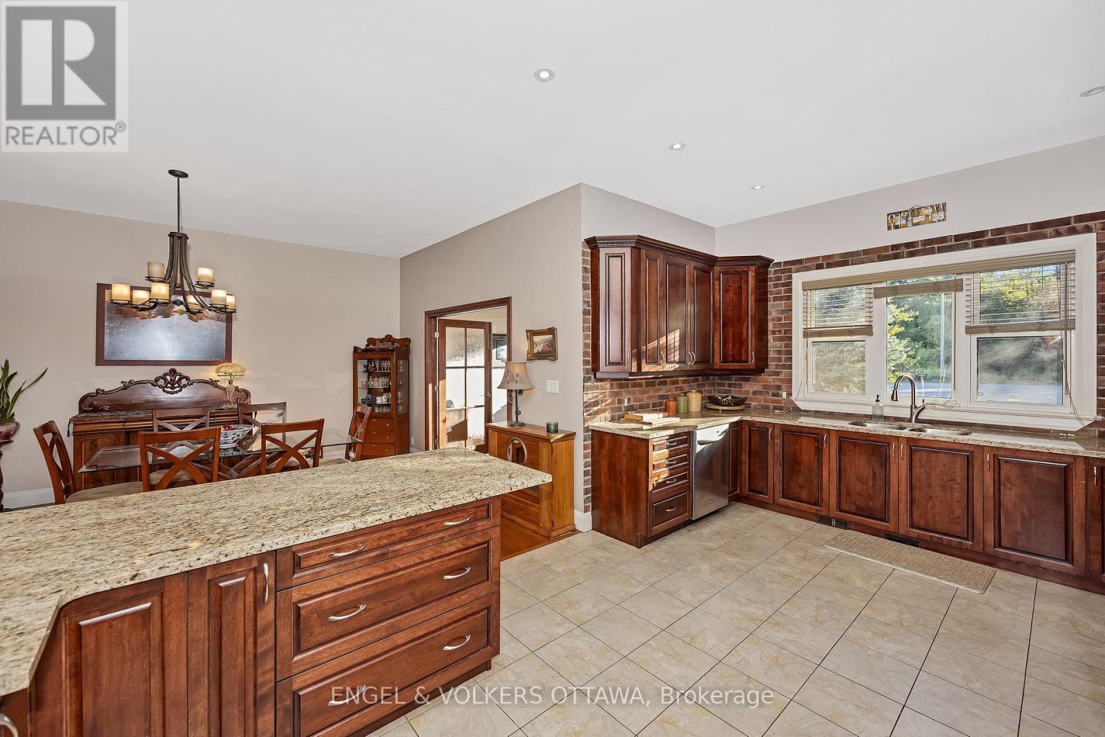 1836 Whitemarsh Crescent, Ottawa, ON - Indoor Photo Showing Kitchen