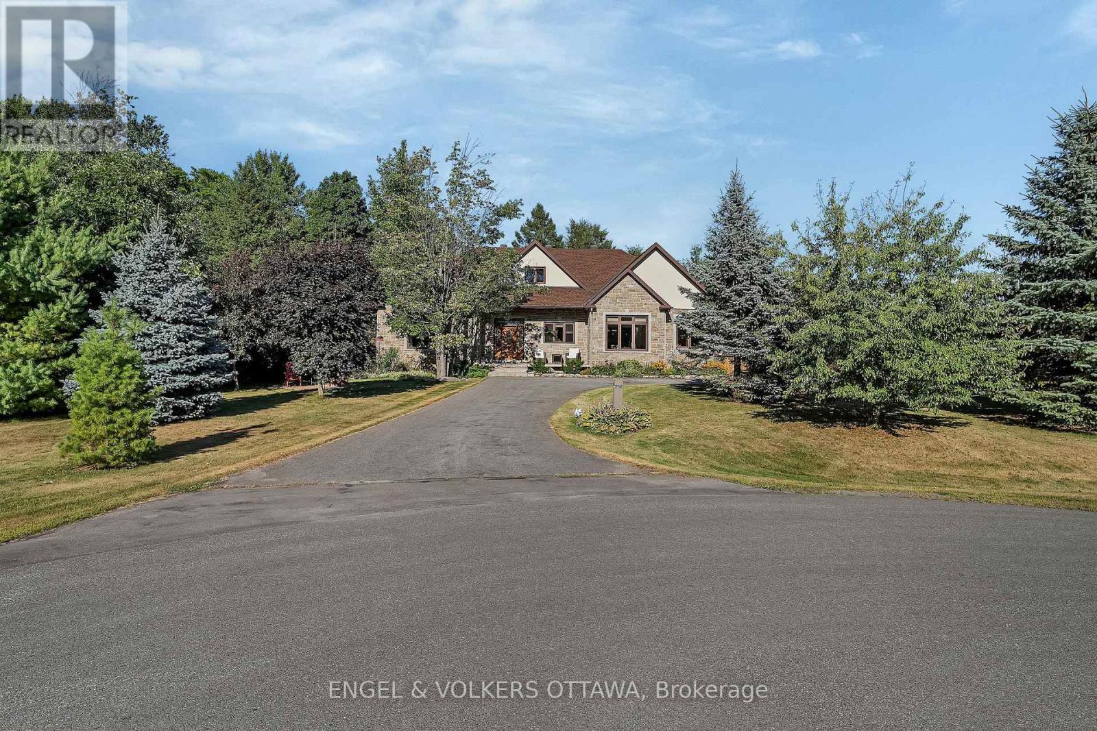 1836 Whitemarsh Crescent, Ottawa, ON - Outdoor