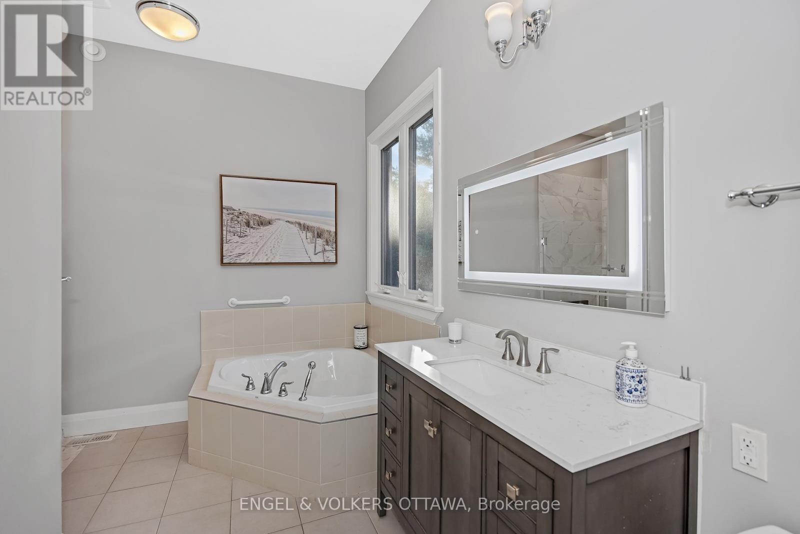 1836 Whitemarsh Crescent, Ottawa, ON - Indoor Photo Showing Bathroom