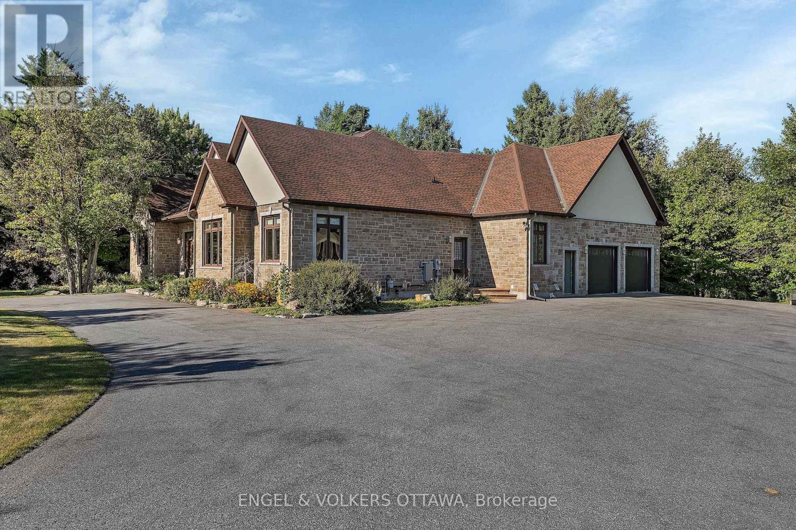 1836 Whitemarsh Crescent, Ottawa, ON - Outdoor