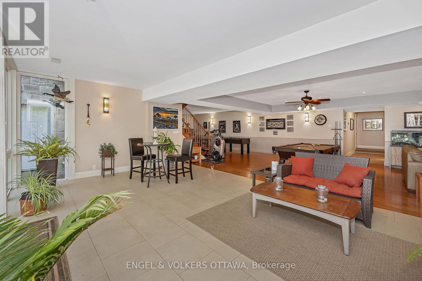 1836 Whitemarsh Crescent, Ottawa, ON - Indoor Photo Showing Living Room