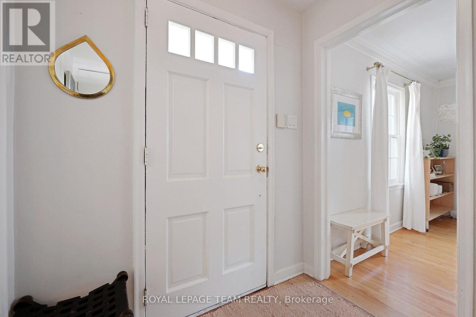 16 Sandridge Road, Ottawa, ON - Indoor Photo Showing Other Room