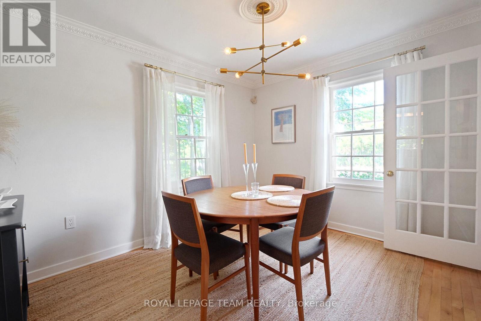 16 Sandridge Road, Ottawa, ON - Indoor Photo Showing Dining Room