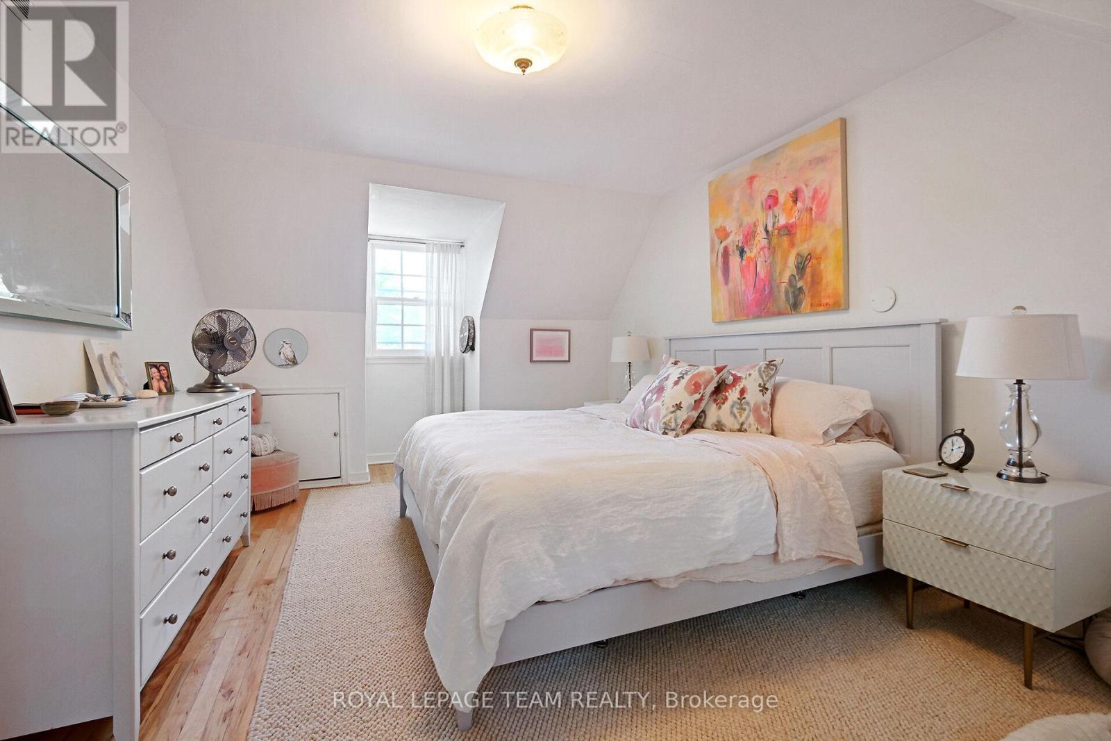 16 Sandridge Road, Ottawa, ON - Indoor Photo Showing Bedroom