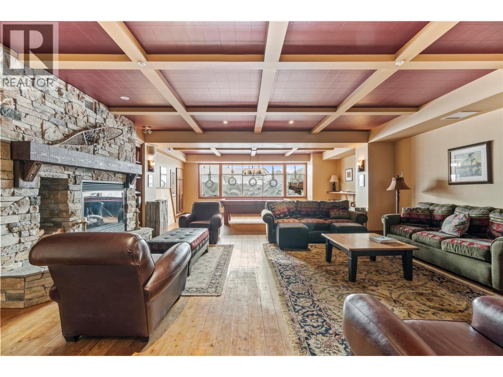 255 Feathertop Way Unit# 202, Big White, BC - Indoor Photo Showing Living Room With Fireplace