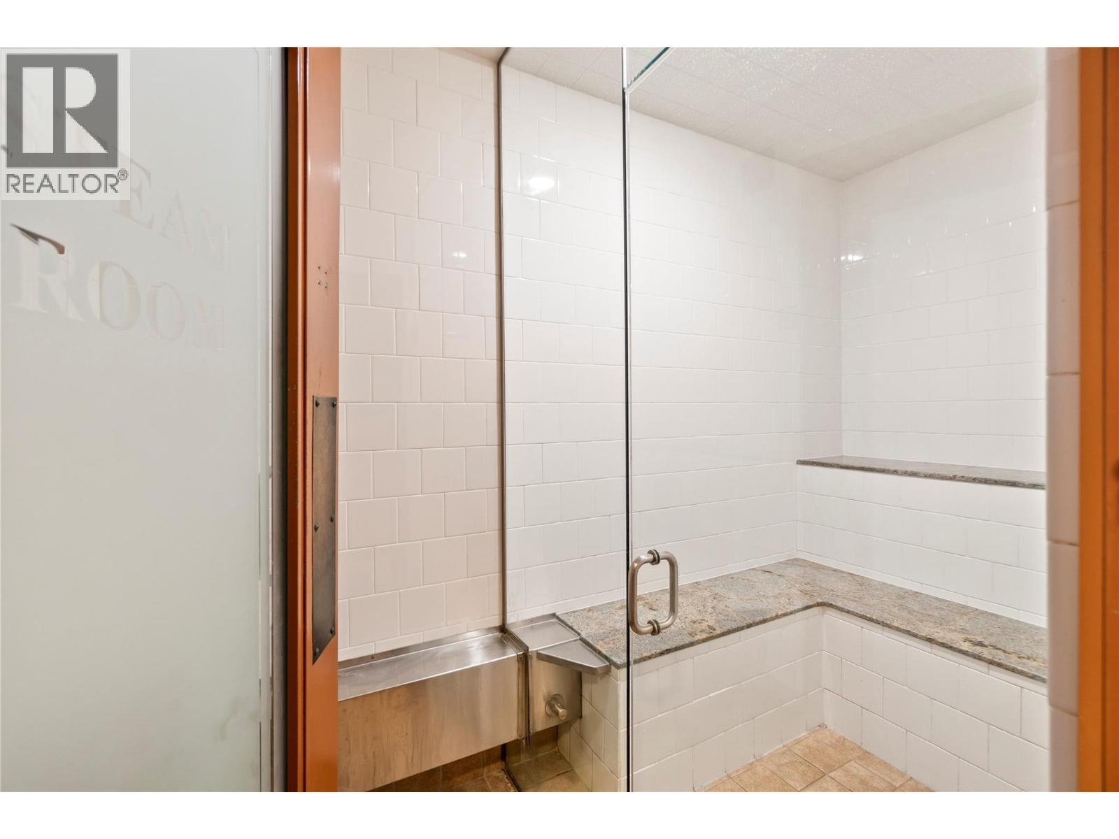 255 Feathertop Way Unit# 202, Big White, BC - Indoor Photo Showing Bathroom