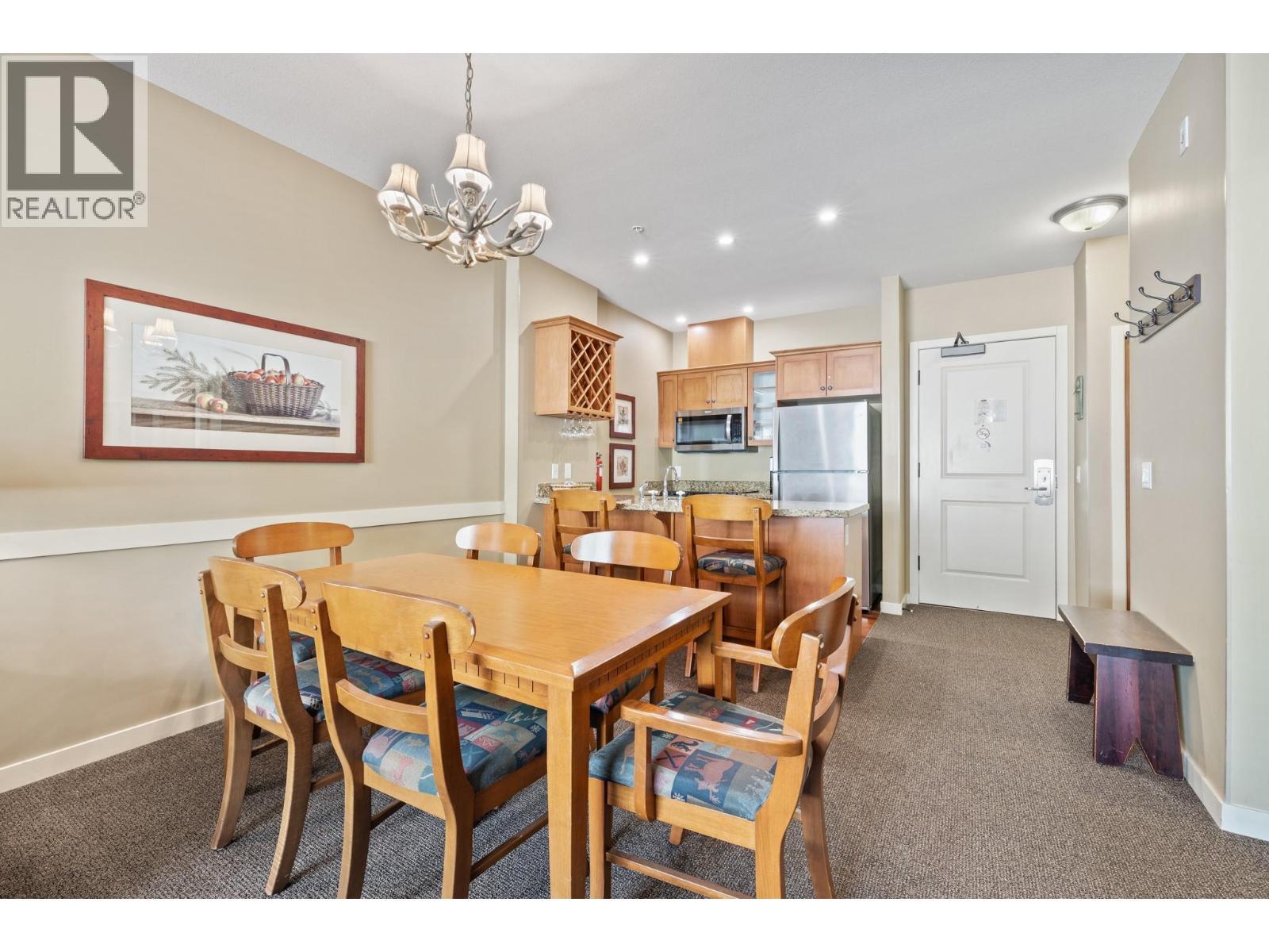 255 Feathertop Way Unit# 202, Big White, BC - Indoor Photo Showing Dining Room