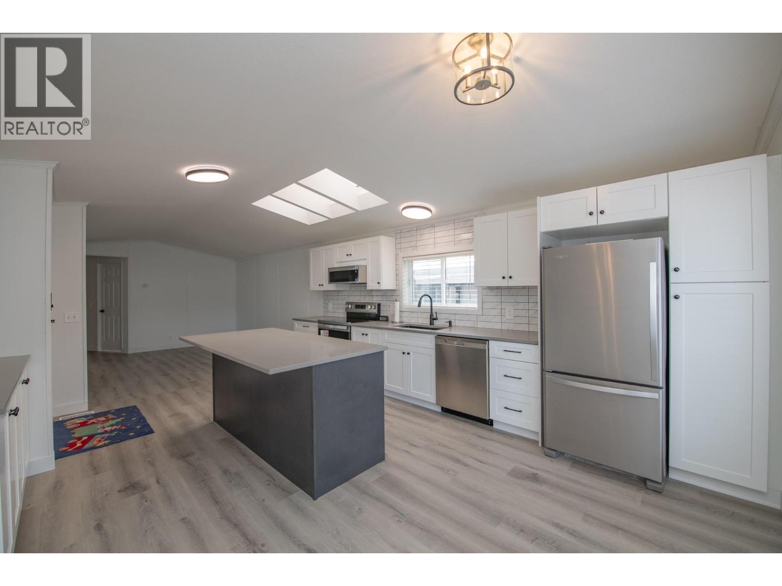 Large island workspace - 12560 Westside Road Unit# 27, Vernon, BC