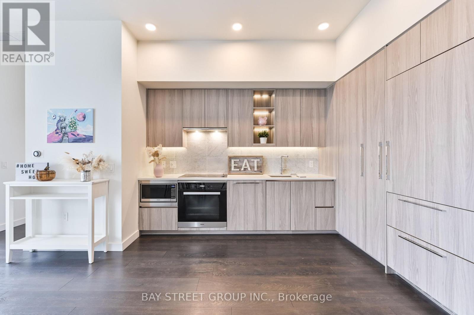 3808 - 85 Mcmahon Drive, Toronto, ON - Indoor