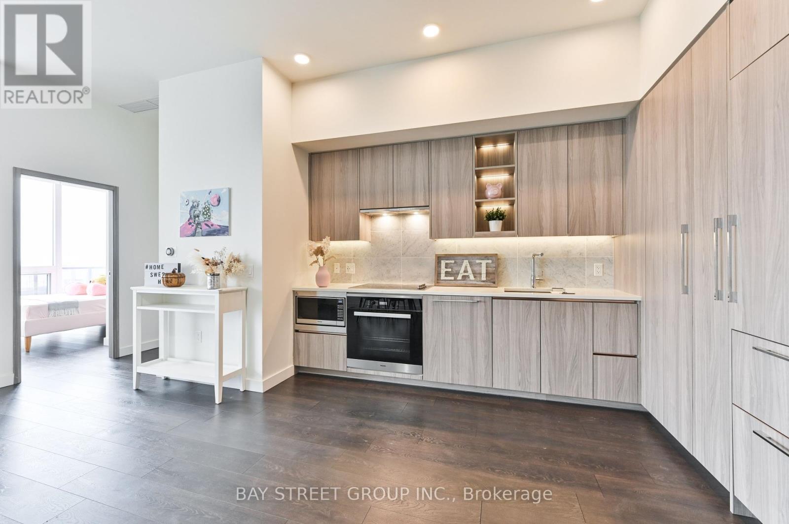 3808 - 85 Mcmahon Drive, Toronto, ON - Indoor