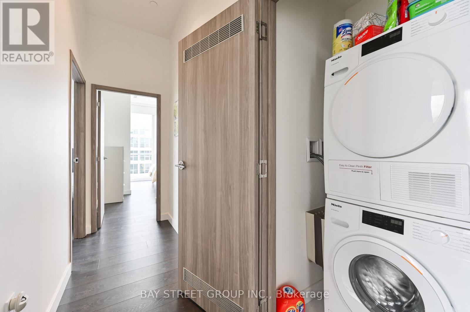 3808 - 85 Mcmahon Drive, Toronto, ON - Indoor Photo Showing Laundry Room