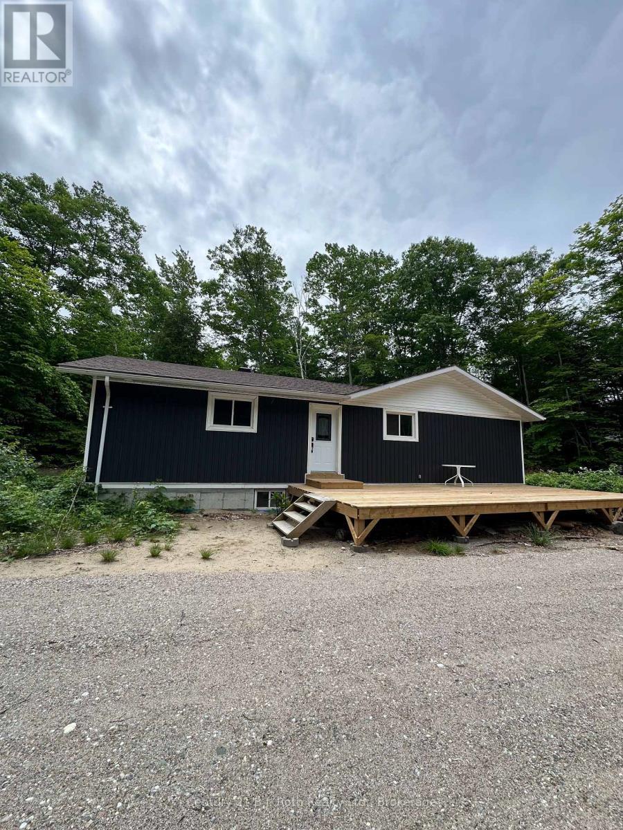 Front Entrance - 1 Waagosh Miikans Lane W, Christian Island 30 (Beausoleil First Nation), ON - Outdoor