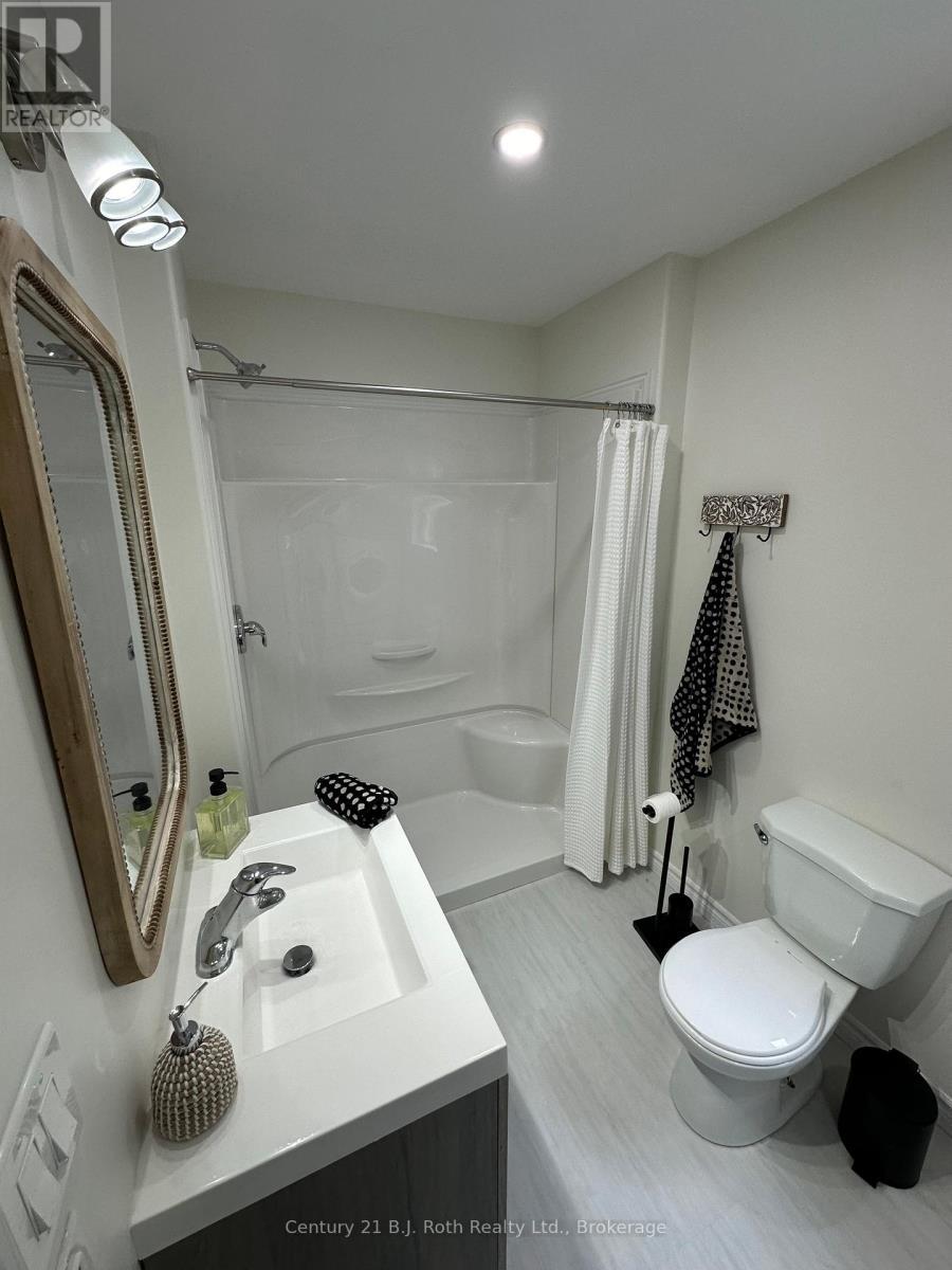 1 Waagosh Miikans Lane W, Christian Island 30 (Beausoleil First Nation), ON - Indoor Photo Showing Bathroom