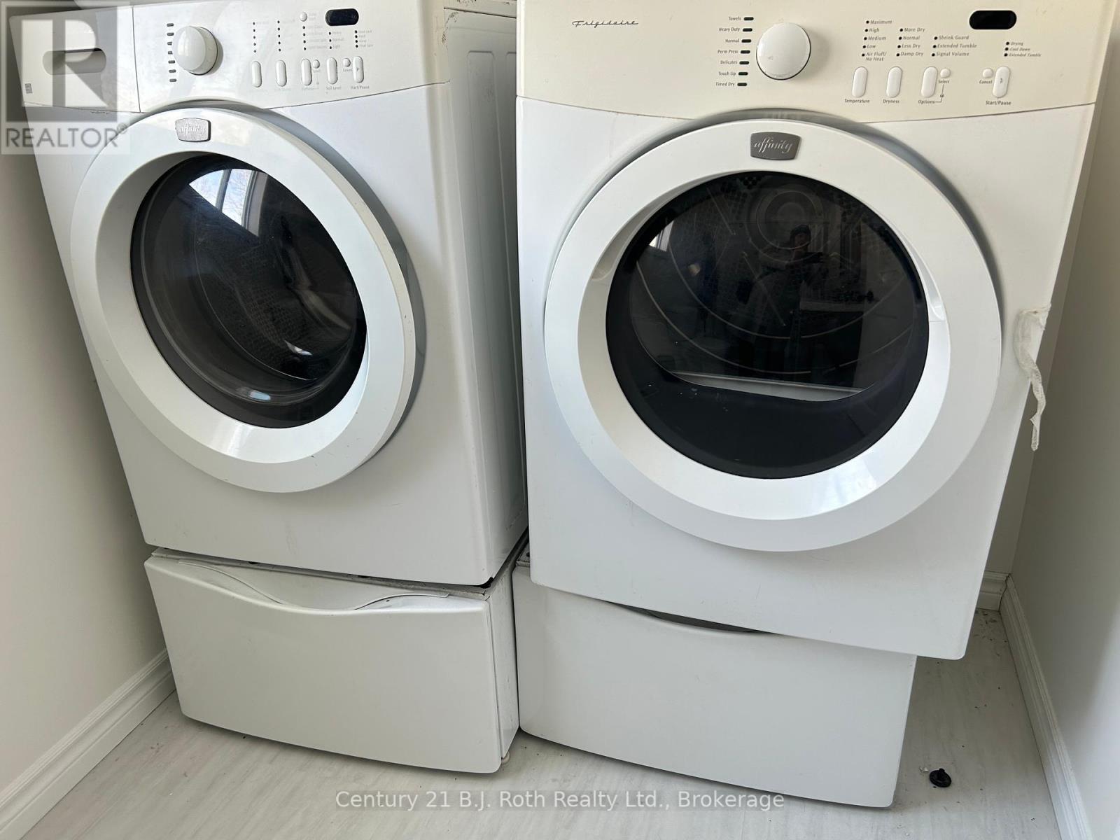 Laundry in Bathroom 1 - 1 Waagosh Miikans Lane W, Christian Island 30 (Beausoleil First Nation), ON - Indoor Photo Showing Laundry Room