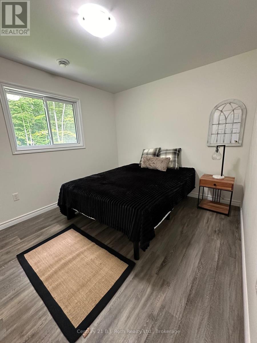 1 Waagosh Miikans Lane W, Christian Island 30 (Beausoleil First Nation), ON - Indoor Photo Showing Bedroom