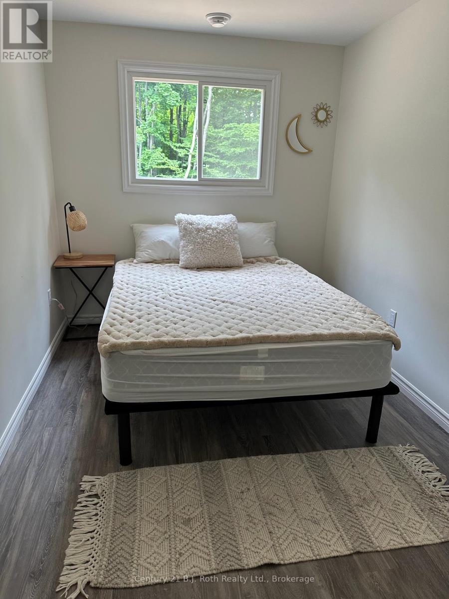 1 Waagosh Miikans Lane W, Christian Island 30 (Beausoleil First Nation), ON - Indoor Photo Showing Bedroom