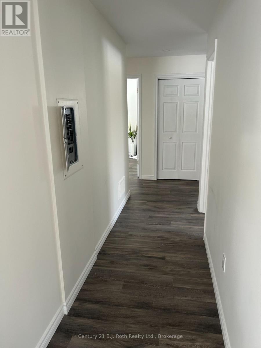 1 Waagosh Miikans Lane W, Christian Island 30 (Beausoleil First Nation), ON - Indoor Photo Showing Other Room