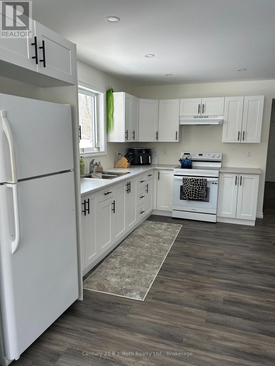 Kitchen - 1 Waagosh Miikans Lane W, Christian Island 30 (Beausoleil First Nation), ON - Indoor Photo Showing Kitchen With Double Sink