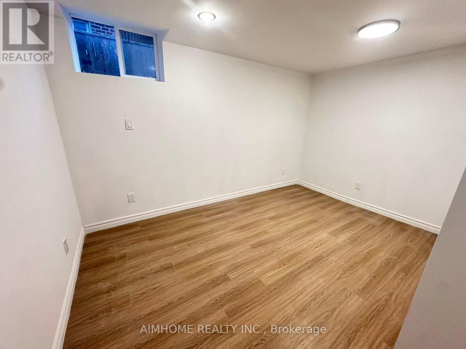 12 Goldsmith Crescent, Newmarket, ON - Indoor Photo Showing Other Room